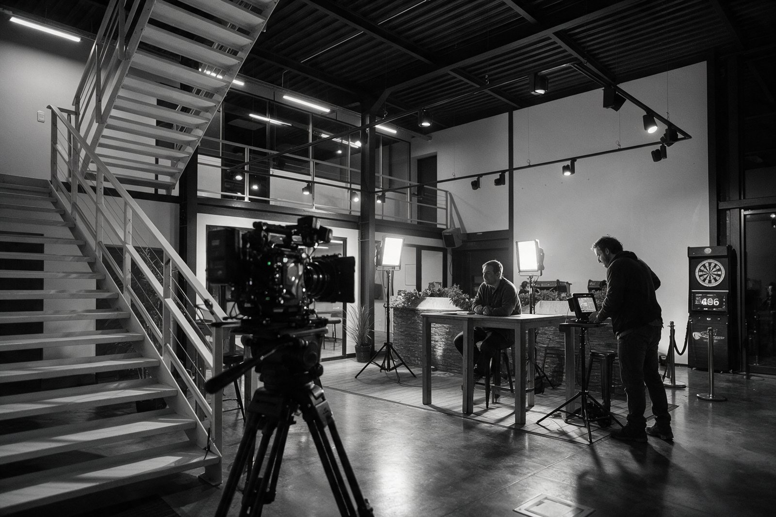 Tournage d'une interview dans les locaux de l'agence